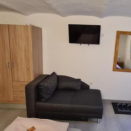Byjoe Apartment Morschen Bagian luar foto