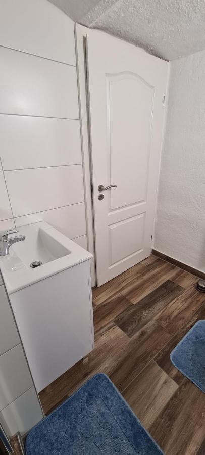 Byjoe Apartment Morschen Bagian luar foto